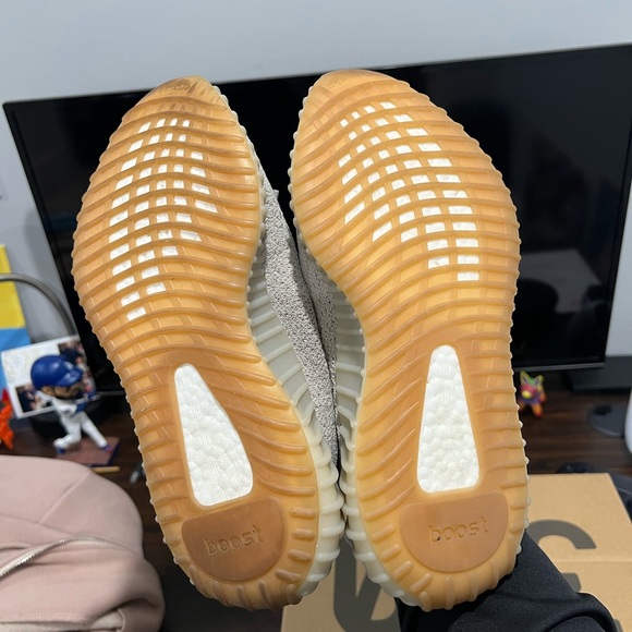 Yeezy Boost 350 V2 - Picture 3 of 6
